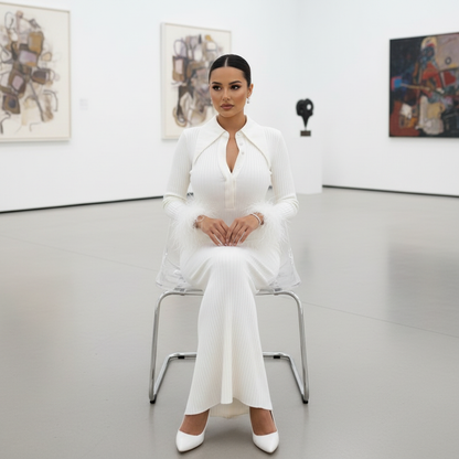 Model elegant zittend